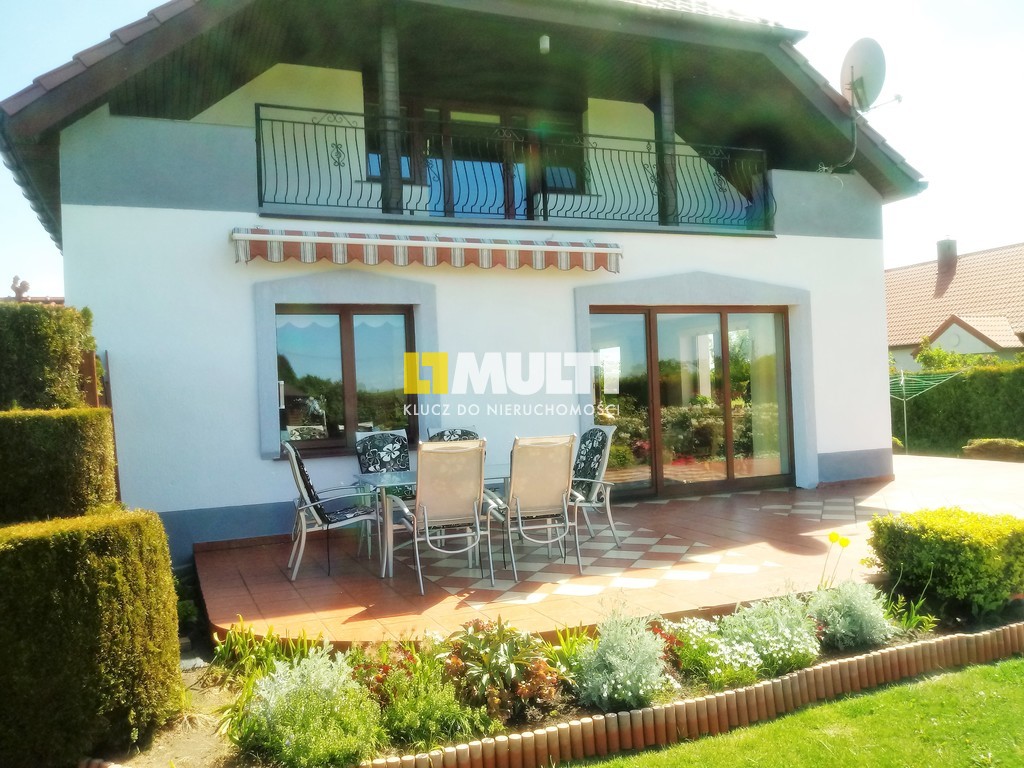 Dom 2 rodzinny z pięknym ogrodem. (3)