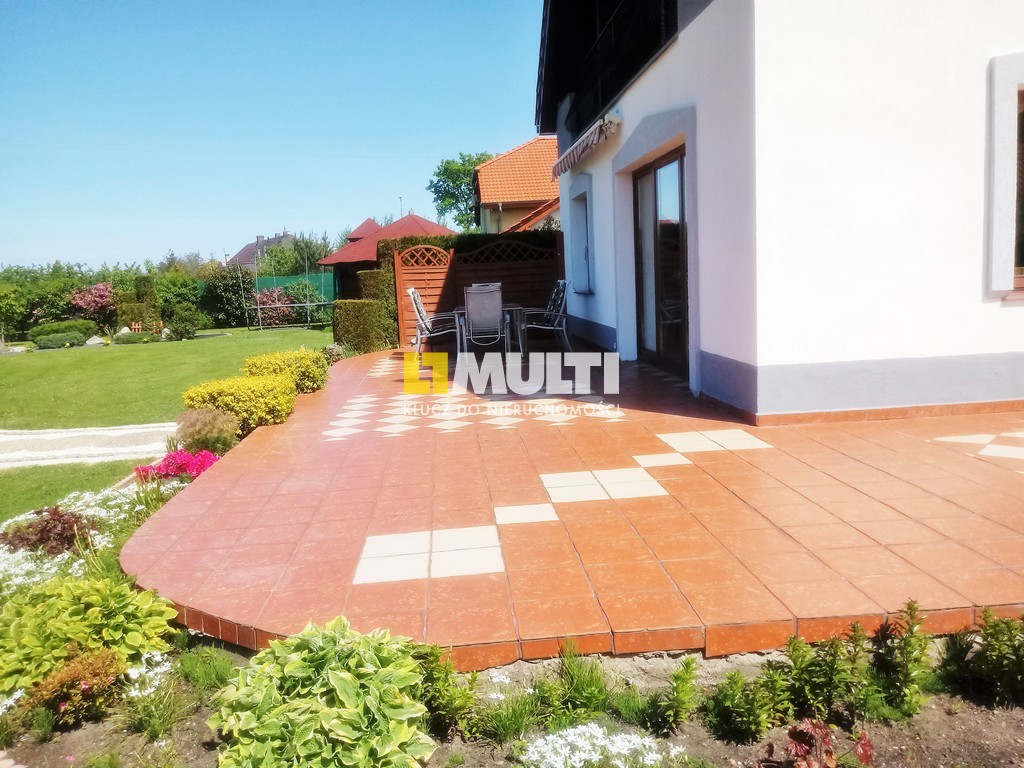 Dom 2 rodzinny z pięknym ogrodem. (1)