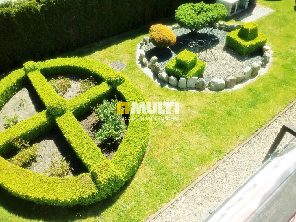 Dom 2 rodzinny z pięknym ogrodem. (17)