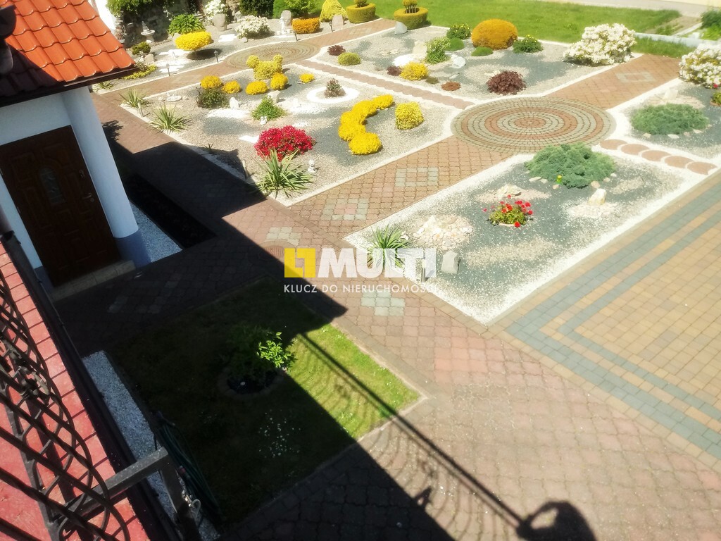 Dom 2 rodzinny z pięknym ogrodem. (18)