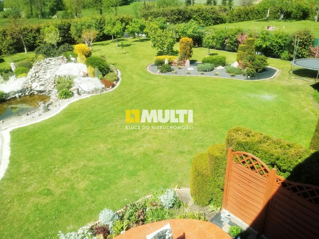 Dom 2 rodzinny z pięknym ogrodem. (20)
