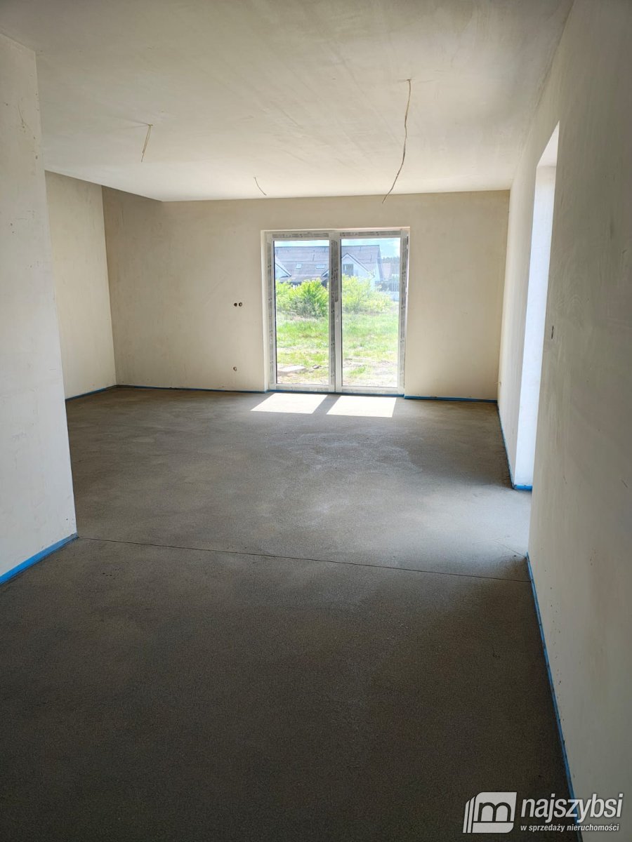 Kliniska Wielkie – bliźniak z garażem w budynku (10)