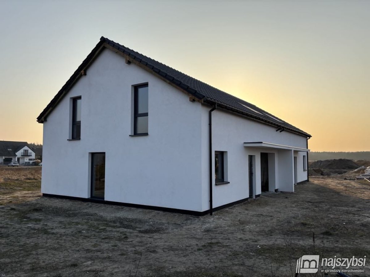 Kliniska Wielkie – bliźniak z garażem w budynku (23)