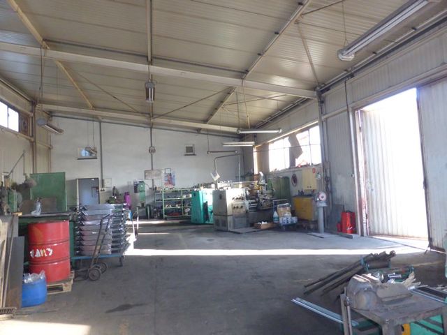 Do wynajęcia obiekt warsztatowo-magazynowy (4)