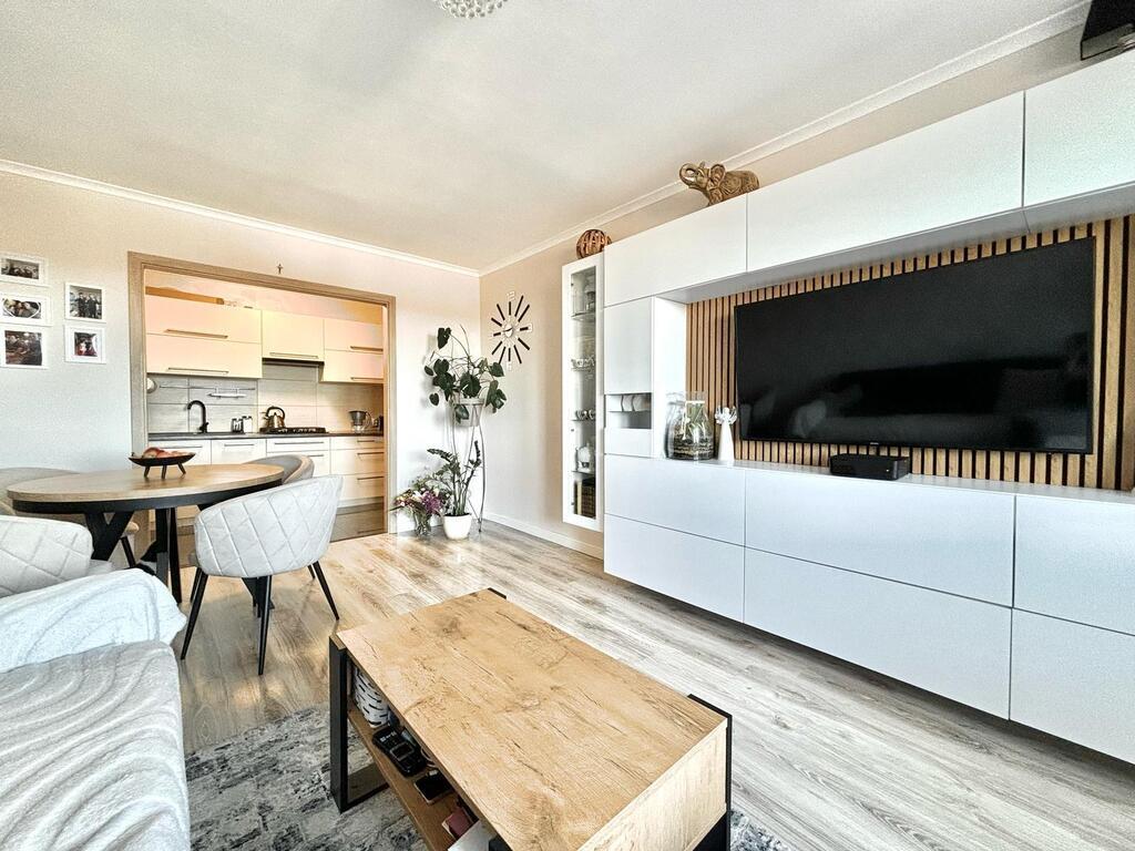 2 POKOJE I 2 BALKONY Z PIĘKNYM WIDOKIEM (8)