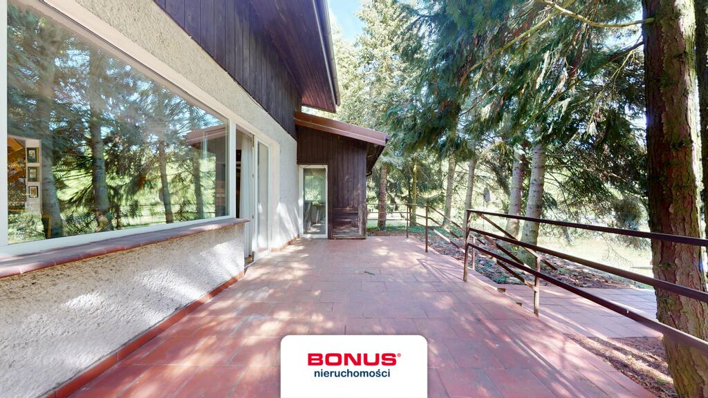 Dom w otulinie lasu (16)