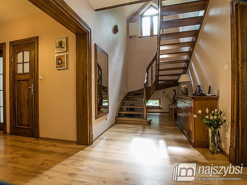 Duży dom z halą (1)