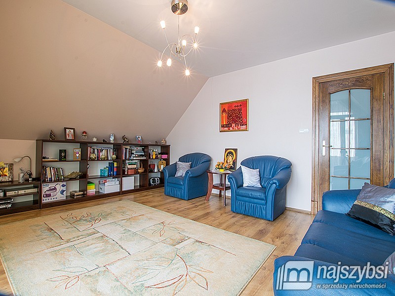 Duży dom z halą (10)