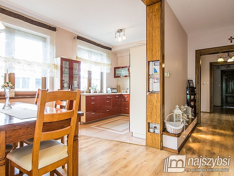 Duży dom z halą (21)