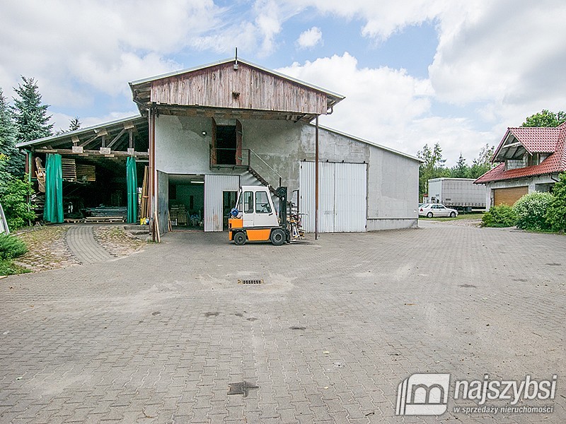 Duży dom z halą (28)