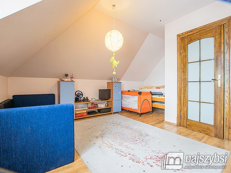 Duży dom z halą (7)