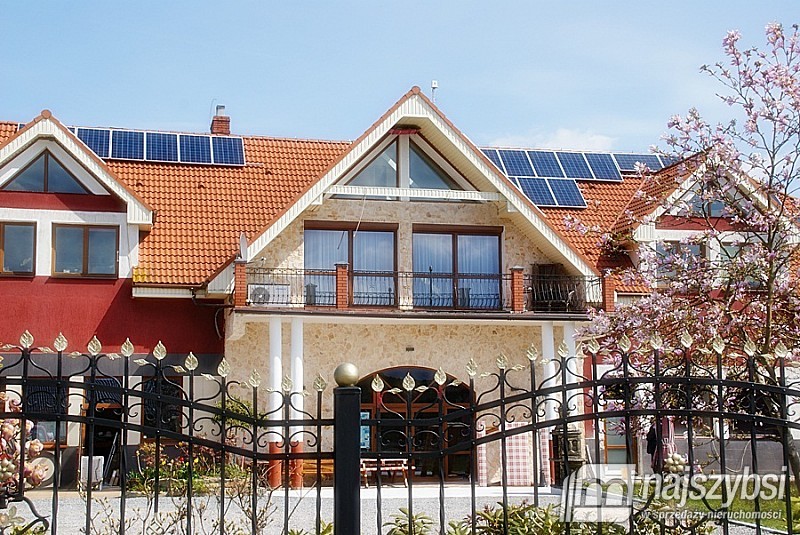 LUKSUSOWY DOM MIESZKALNO - UŻYTKOWY (1)