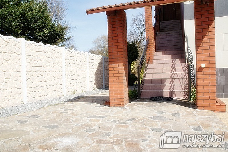 LUKSUSOWY DOM MIESZKALNO - UŻYTKOWY (7)