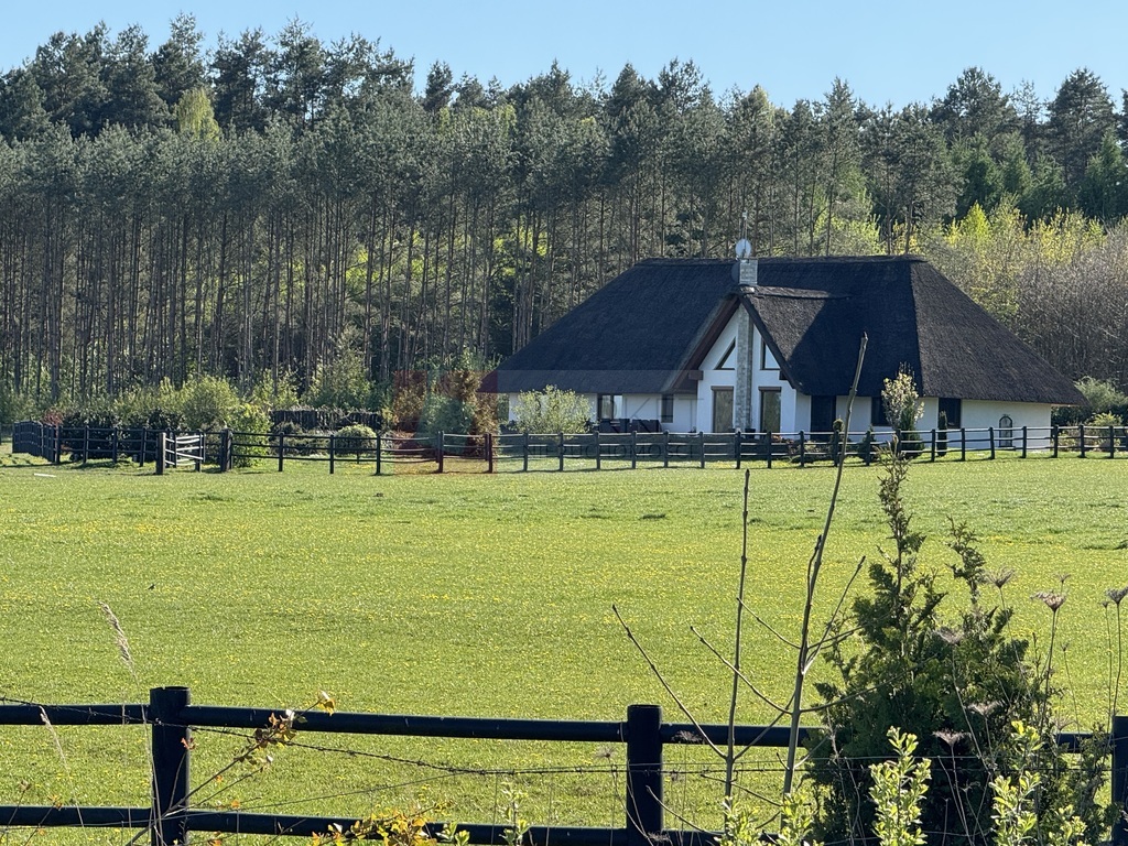 Dom i budynek gospodarczy - stadnina koni (4)