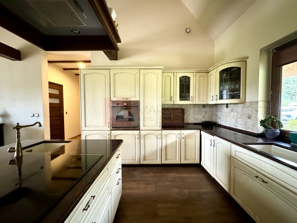 Dom i budynek gospodarczy - stadnina koni (15)