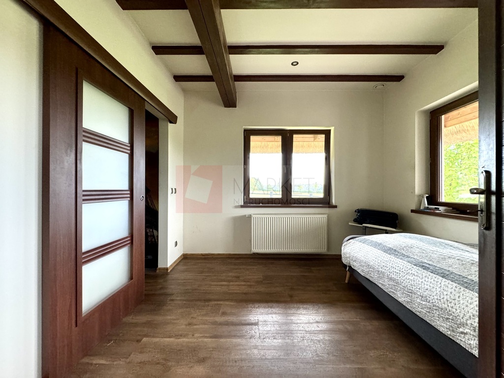 Dom i budynek gospodarczy - stadnina koni (17)