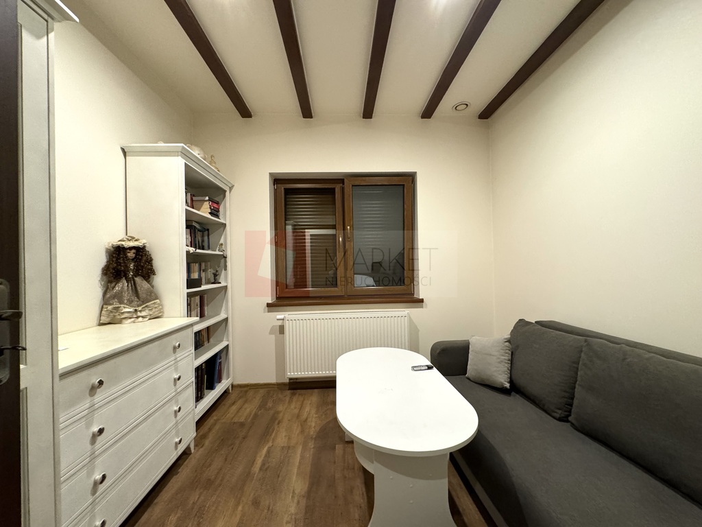 Dom i budynek gospodarczy - stadnina koni (18)