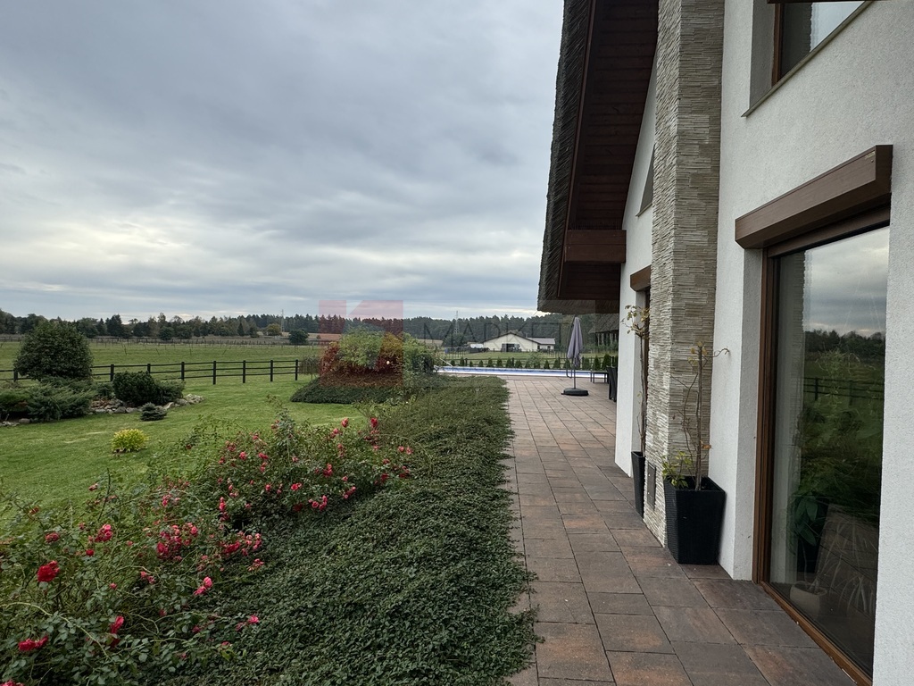 Dom i budynek gospodarczy - stadnina koni (23)