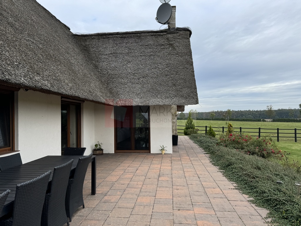 Dom i budynek gospodarczy - stadnina koni (25)