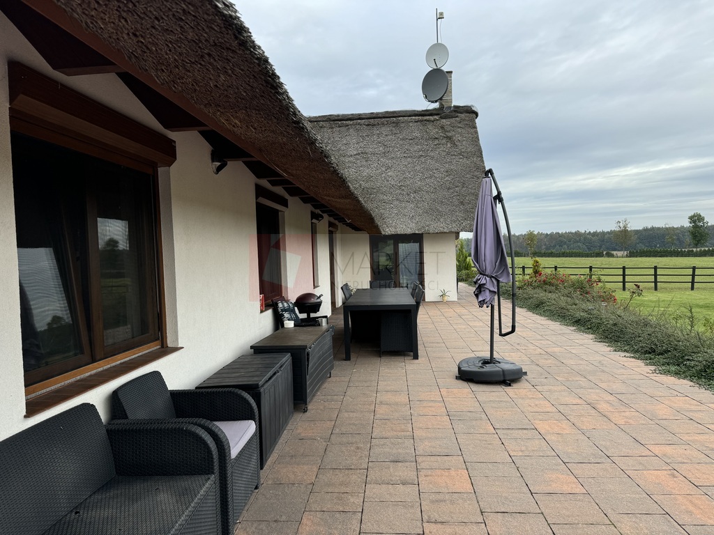 Dom i budynek gospodarczy - stadnina koni (26)