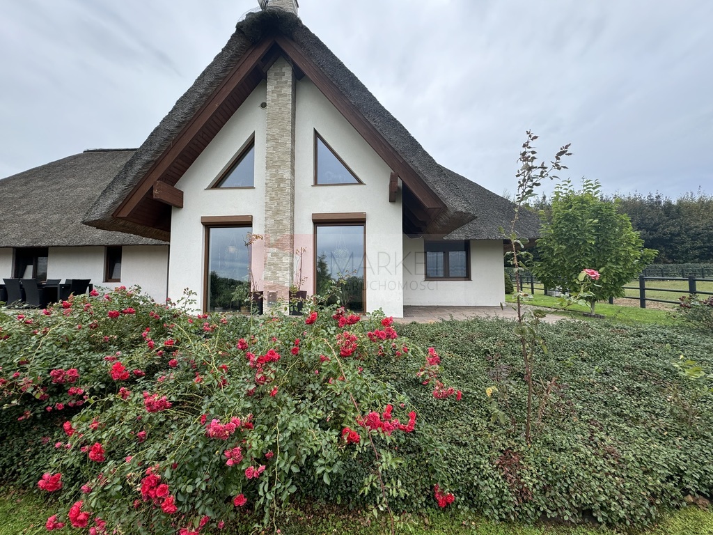 Dom i budynek gospodarczy - stadnina koni (27)