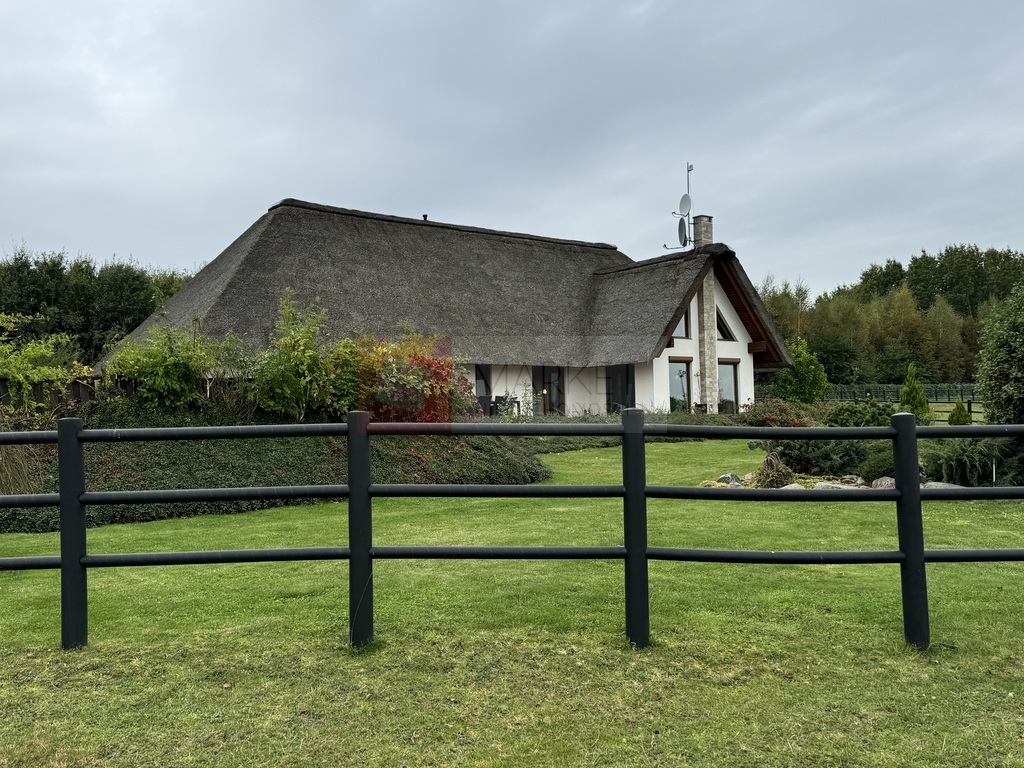 Dom i budynek gospodarczy - stadnina koni (2)