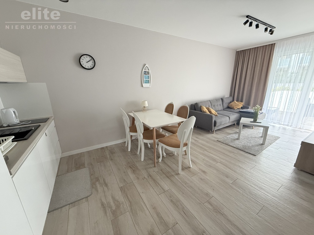 Rewal 2 pok w 1 linii brzegowej +1 m. parkingowe, (6)