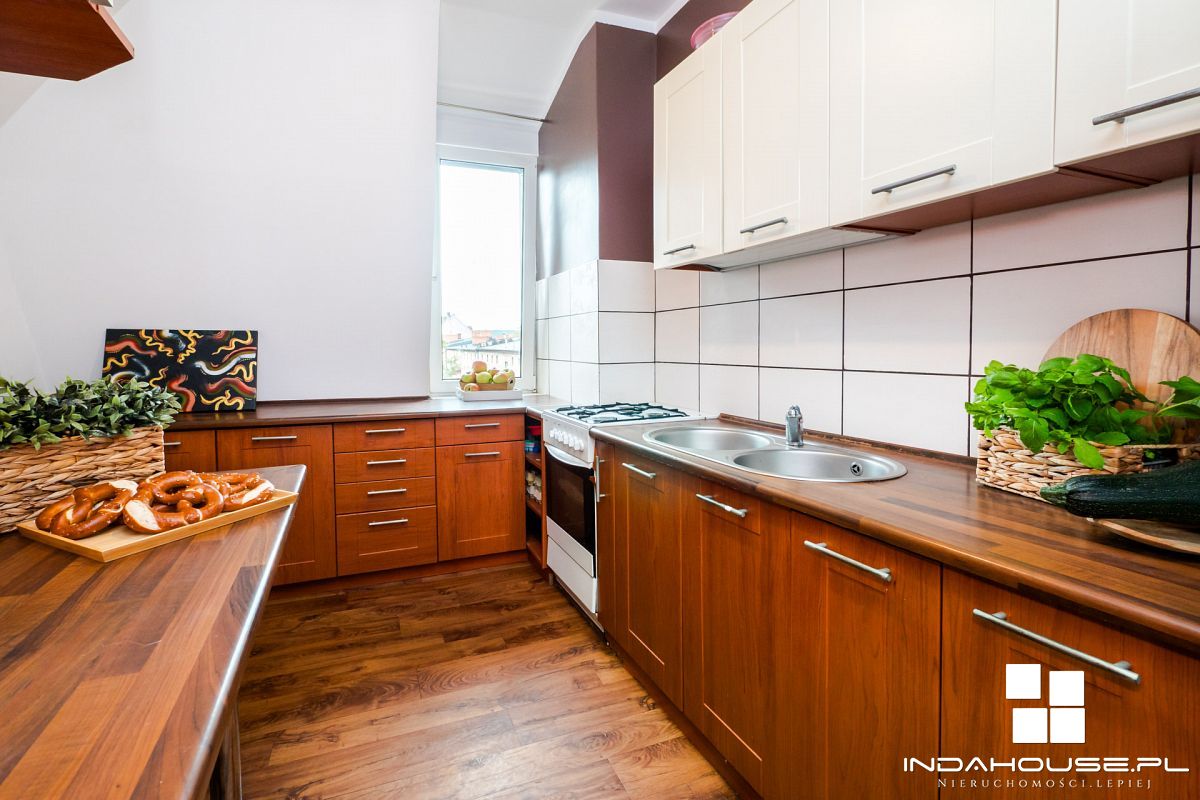 Mieszkanie w kamienicy, centralne ogrzewanie, park (2)