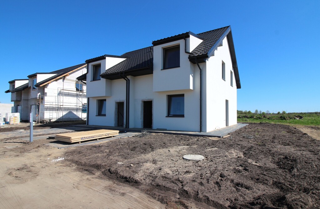 KOLEJNY ETAP! Dom w zabudowie bliźniaczej (1)