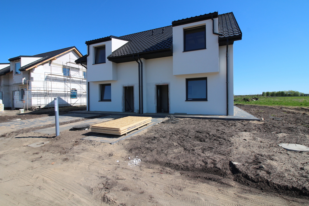 KOLEJNY ETAP! Dom w zabudowie bliźniaczej (2)