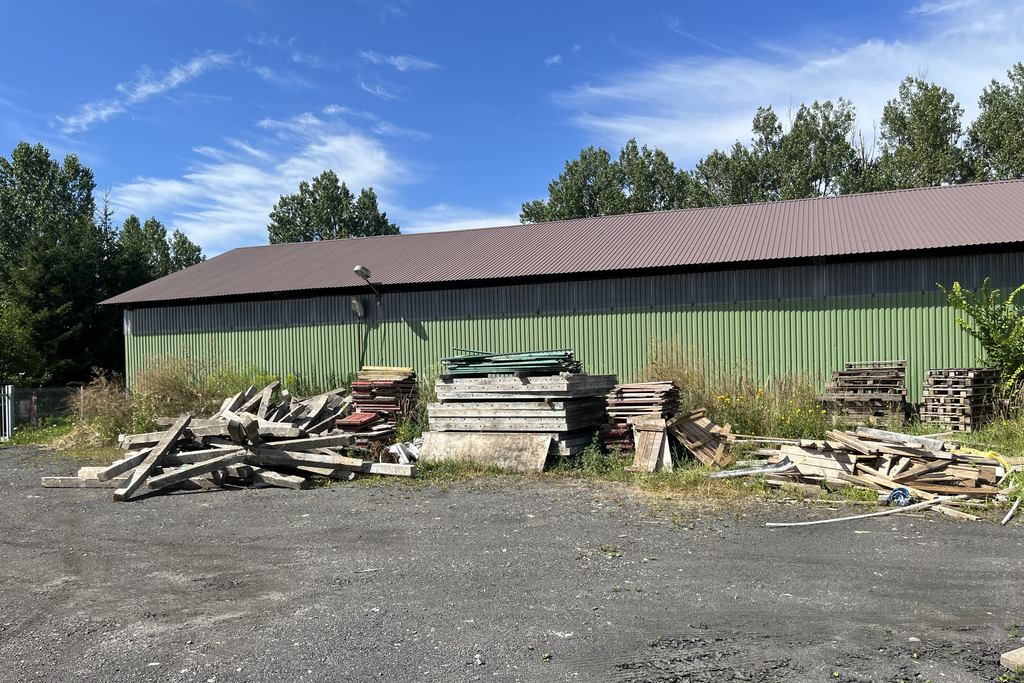 Hal z placem i zapleczem socjalnym (1)