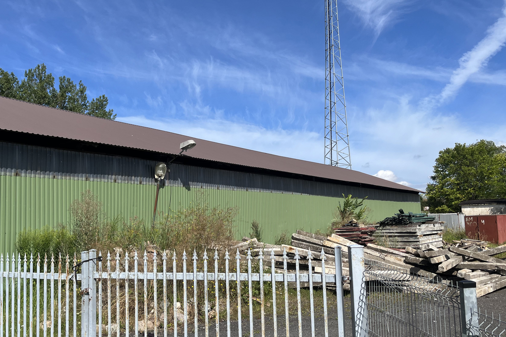 Hal z placem i zapleczem socjalnym (2)