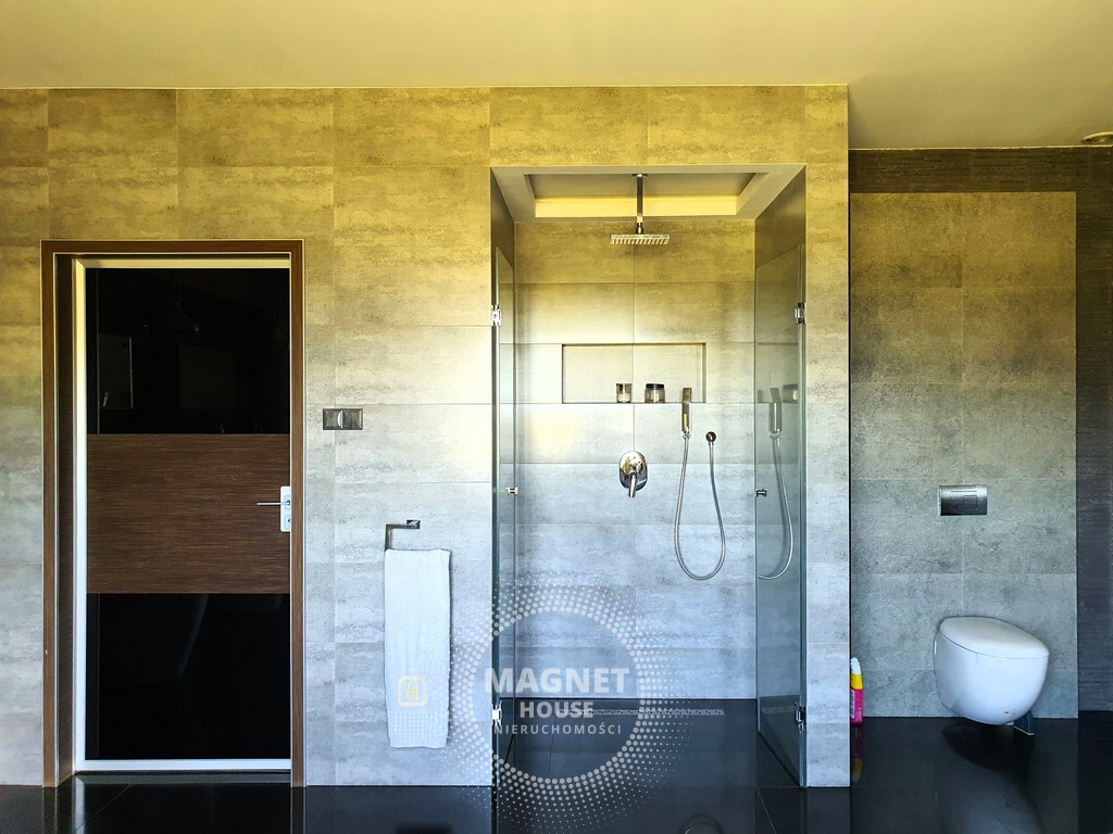 Okazja! Dom nad jeziorem z basenem i sauną (16)