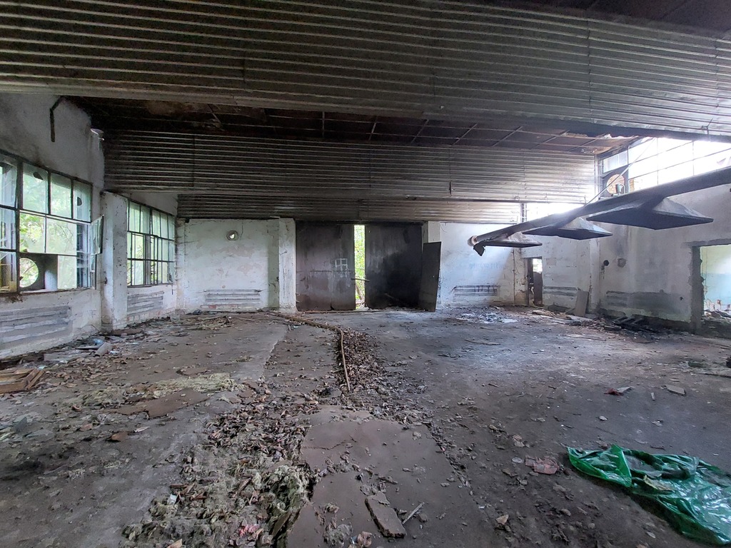 Działka  z halą magazynową (6)