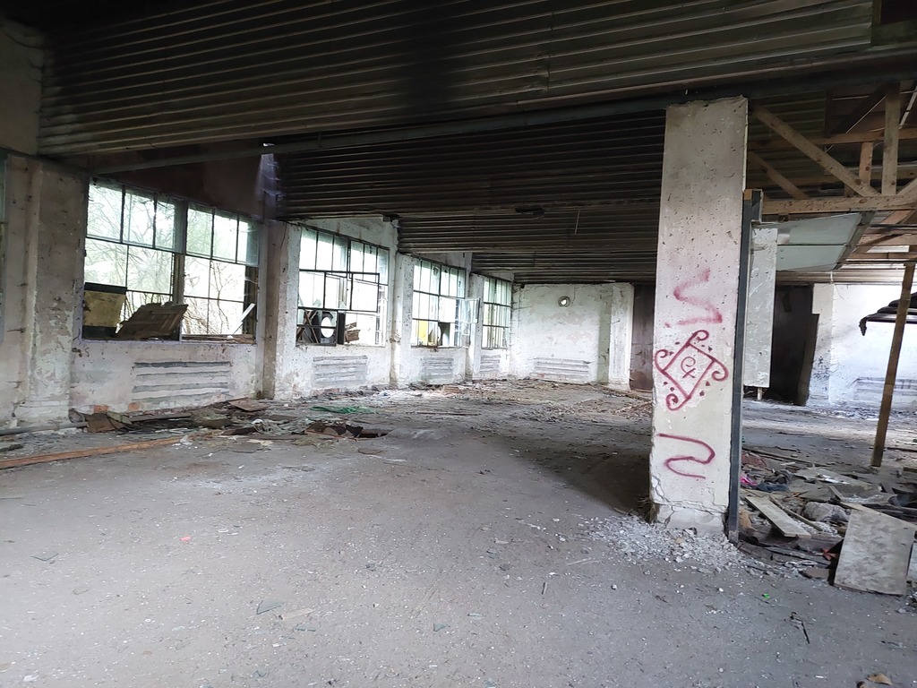 Działka  z halą magazynową (9)