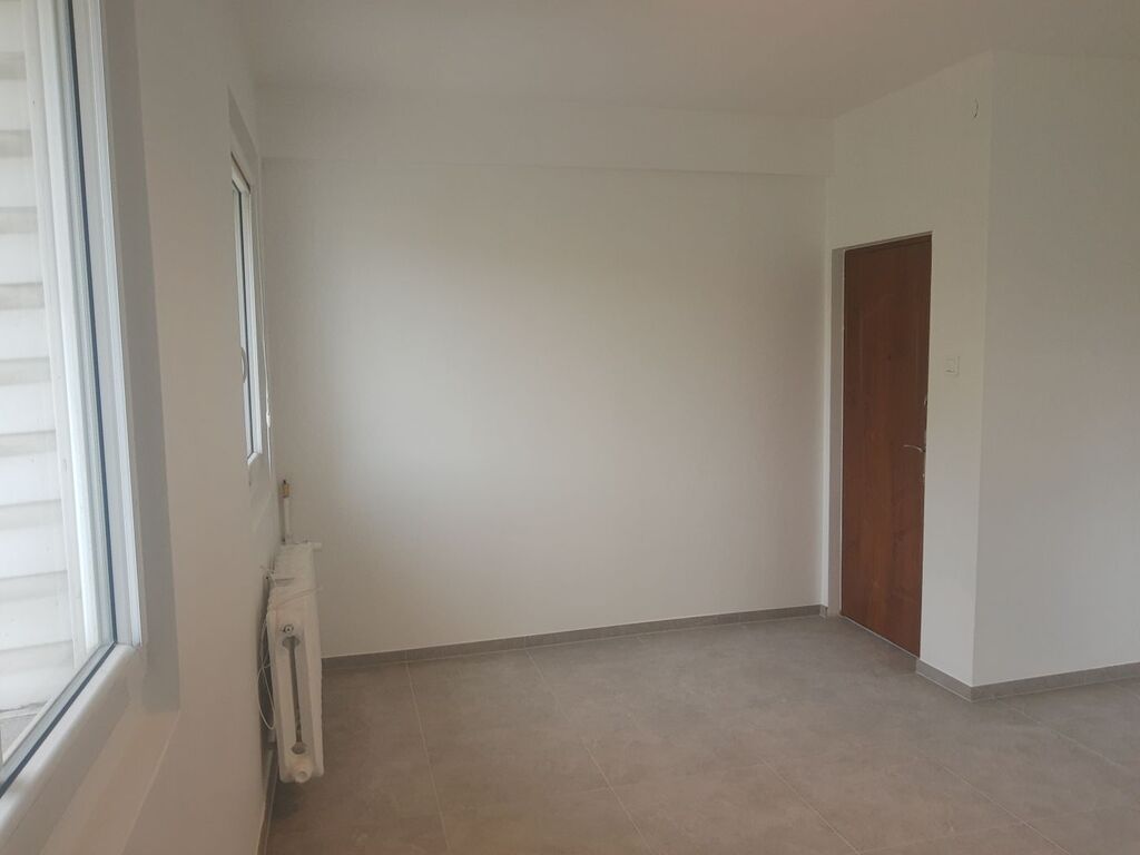 Lokal do własnej aranżacji - pow. 20,5 m2 (3)