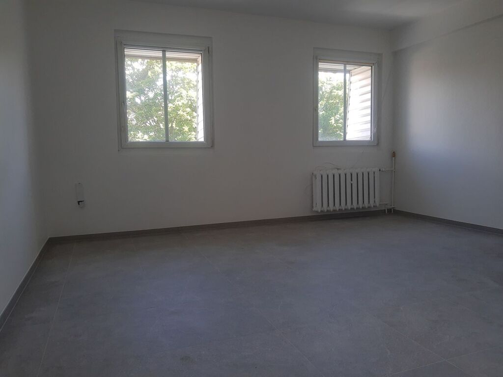 Lokal do własnej aranżacji - pow. 20,5 m2 (1)