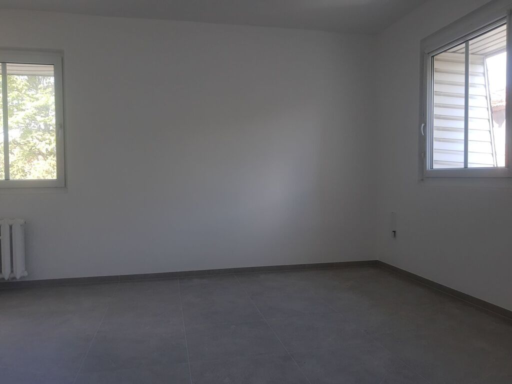 Lokal do własnej aranżacji - pow. 20,5 m2 (2)