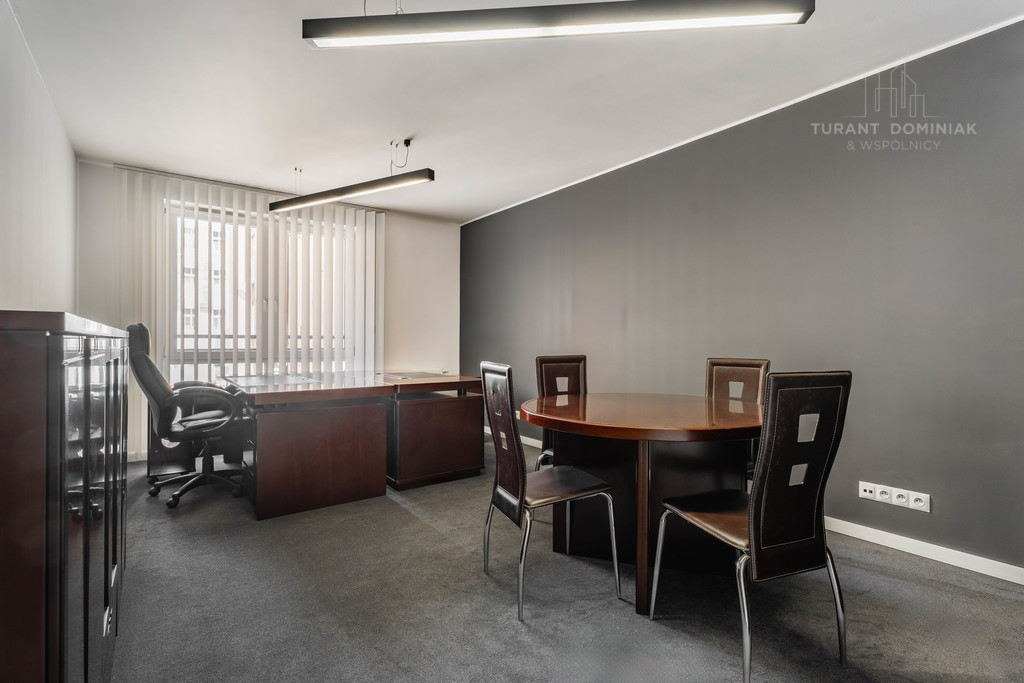 Nowocześnie urządzone biuro po kancelarii prawnej (21)