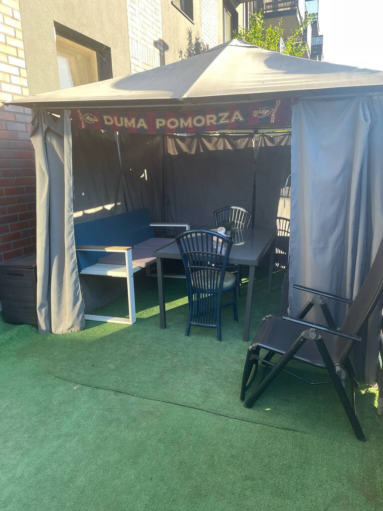 Nowoczesne mieszkanie z ogródkiem. (18)