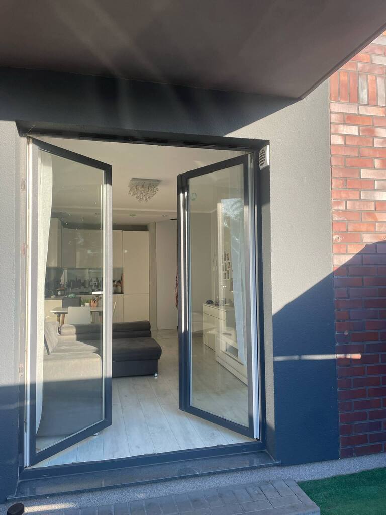 Nowoczesne mieszkanie z ogródkiem. (5)