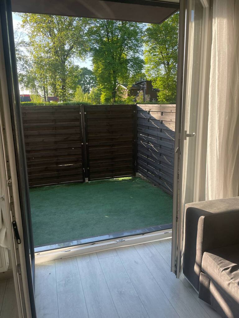 Nowoczesne mieszkanie z ogródkiem. (19)