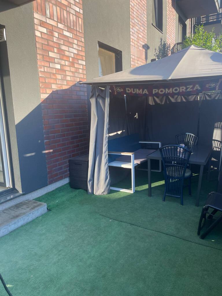 Nowoczesne mieszkanie z ogródkiem. (15)