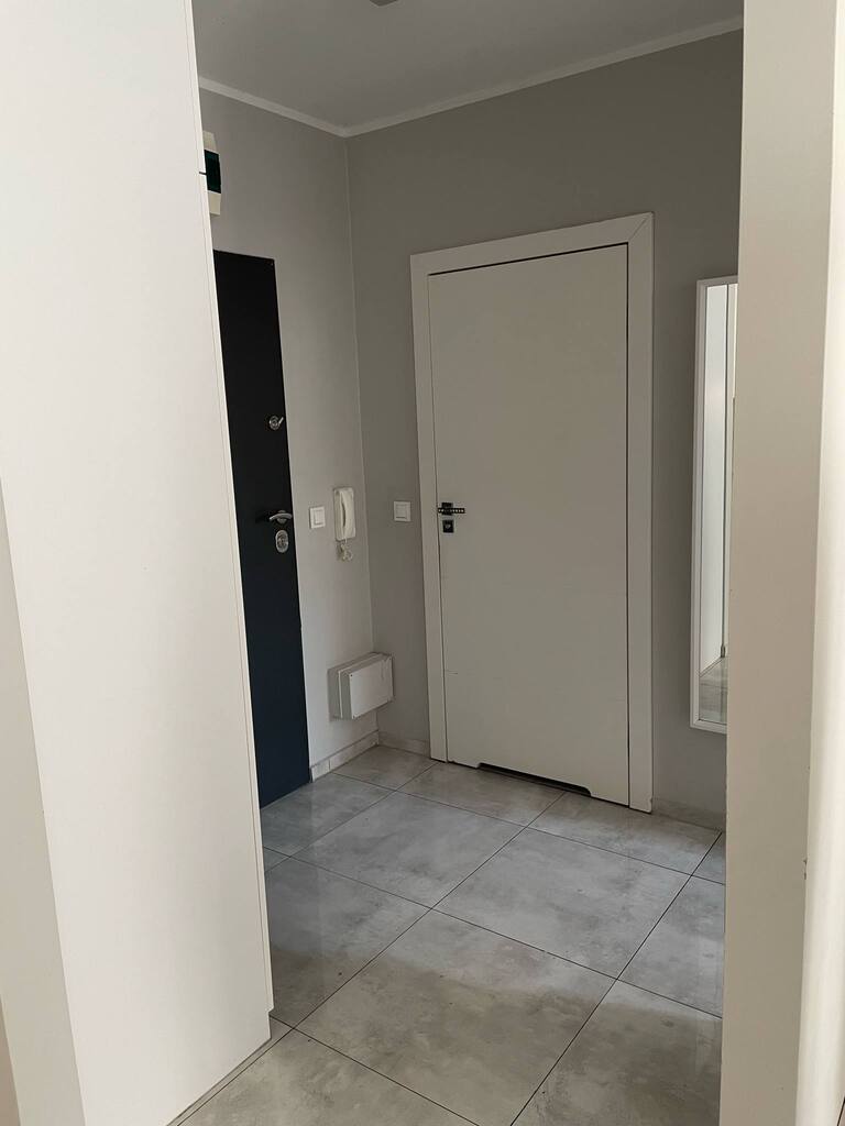 Nowoczesne mieszkanie z ogródkiem. (13)