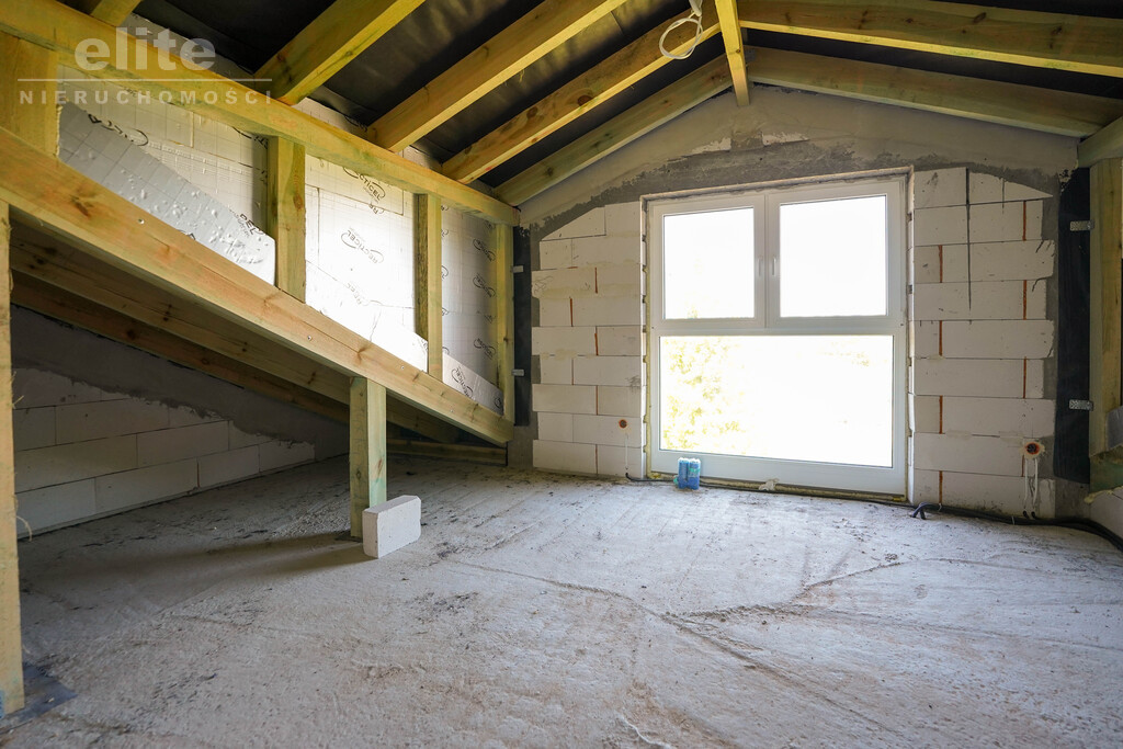 Dwupoziomowe mieszkanie 5 pokoi 2m.postojowe ogród (6)