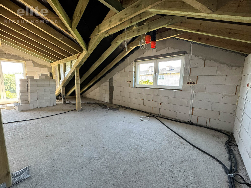 Dwupoziomowe mieszkanie 5 pokoi 2m.postojowe ogród (9)