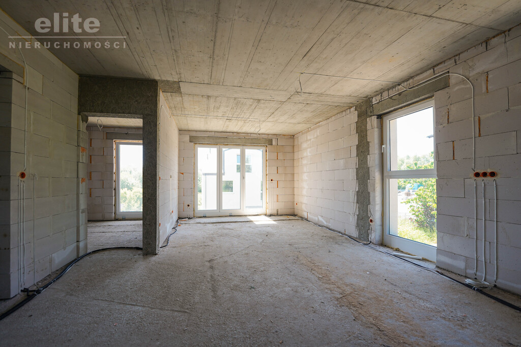 Dwupoziomowe mieszkanie 5 pokoi 2m.postojowe ogród (1)