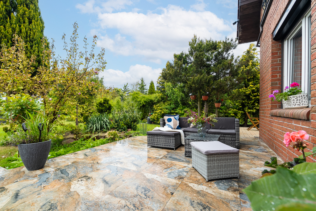 Piękny,rodzinny dom z ogrodem w spokojnej okolicy. (5)