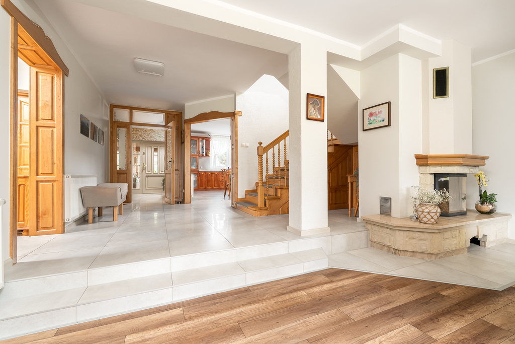 Piękny,rodzinny dom z ogrodem w spokojnej okolicy. (9)