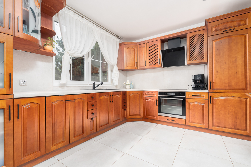 Piękny,rodzinny dom z ogrodem w spokojnej okolicy. (17)